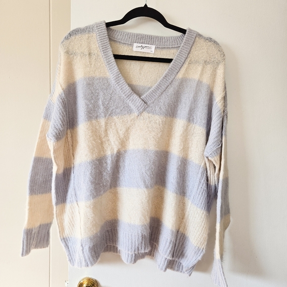 CJLA Rory Sweater Periwinkle Cream Fuzzy Light Knit Summer Beach Sweater S/M - Picture 3 of 9